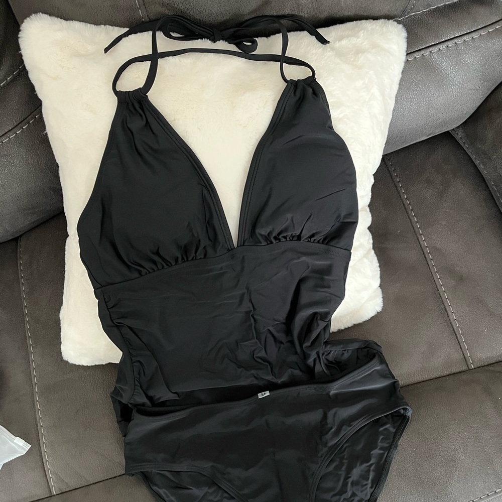 NWT Black tankini